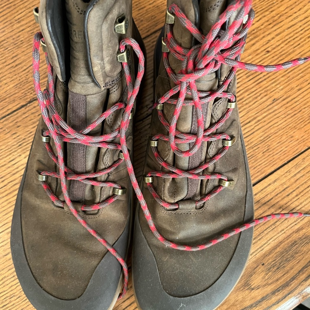 BRAND NEW!! Vivo Barefoot Brown Leather Boots with Red Laces